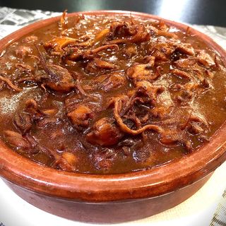 Patas Chipiron En Salsa