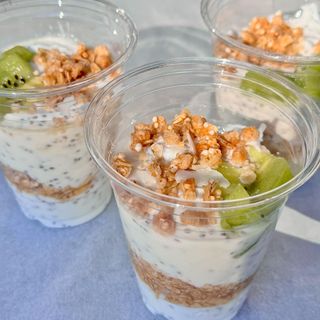 Кисело мляко с чиа