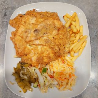 Kotlet słoneczny z frytkami