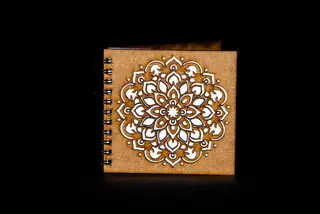 Agenda 10x10 din lemn cu mandala