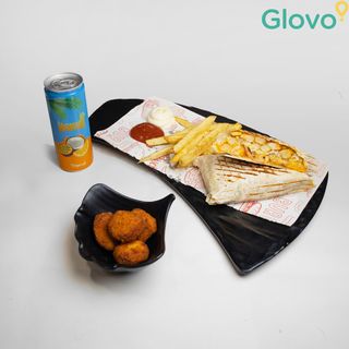 Menu Combo Tacos Cordon Bleu  avec frites, boissons et 4xNuggets!