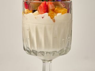 Крем маскарпоне з фруктовим салатом (200г)