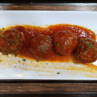 Albóndigas Con Tomate (Ración)