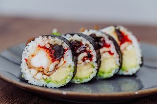 Softshell sweet tobiko maki