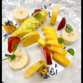 Yogurt bianco con tagliata di frutta