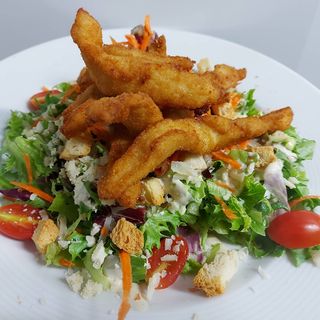 Ensalada César con Pollo empanado