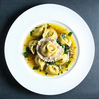 Tortellino in brodo o in creama di parmigiano