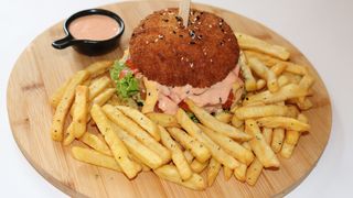 ორაგულის შემწვარი ჩიზბურგერი