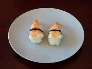 466. Sushi de langostinos (2 pcs)