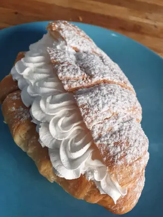 Croissant Con Nata 
