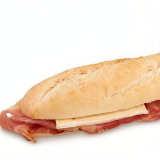Bocadillo de jamón y queso