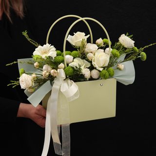 Сумочка з квітами в зелених кольорах