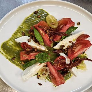 КАПРЕЗЕ С БИВОЛСКА МОЦАРЕЛА ( 280гр. )