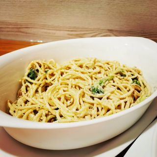 Makarony 4 sery z kurczakiem i brokułami