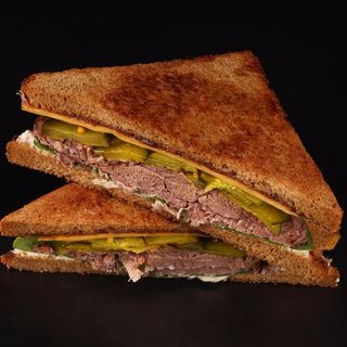 Сендвіч BBQ з томленою яловичиною (250г)