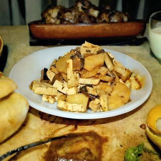 Tofu con bambú y setas chinas