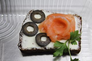 Накладанець з червоною рибою (10/10/15г)