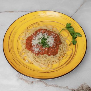 Spaghetti z sosem pomidorowym