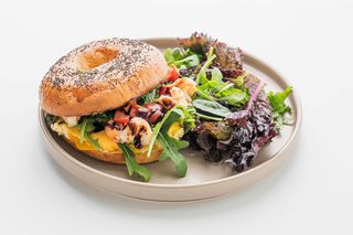 Бейгл с креветками