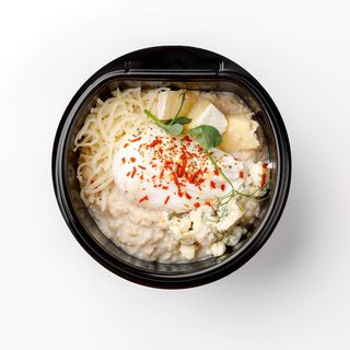 Terci de Ovăz cu Ou Poșat și Cașcavaluri