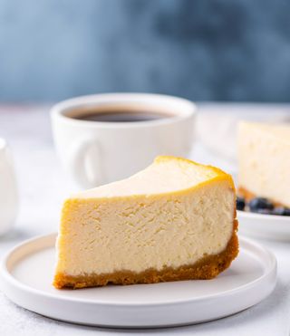 Cheesecake voćni torta komad