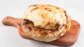 Pljeskavica 250g duvan čvarci, sprza, ,kačkavalj