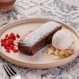 Dolce al Cioccolato cu zmeură și înghețată