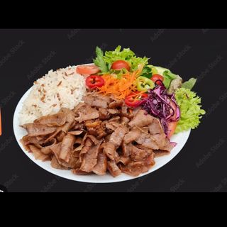 Plato Con carne,ensalada,arroz basmati y pan