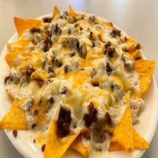 Nachos Con Carne, Queso y Salsa Pita (Ración)