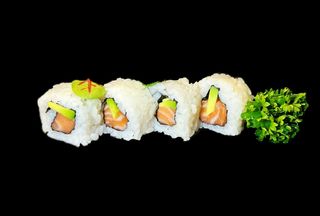 200. Uramaki sake avocado