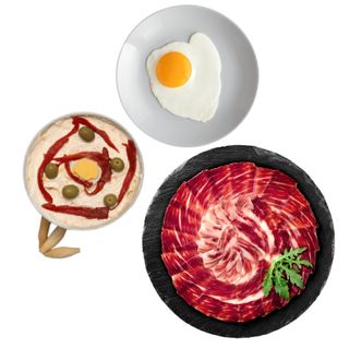 Huevos fritos, jamón ibérico y ensaladilla rusa