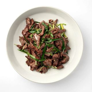 Мясо с зеленым луком 