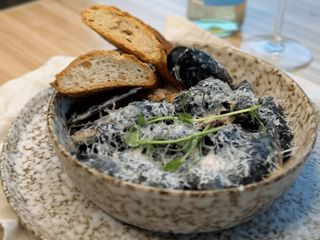 Мідії в мушлях