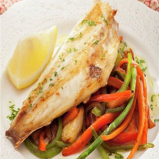 Suprema De Dorada Al Natural Con Crujiente Verduritas