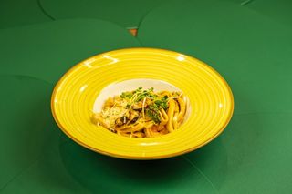 Паста з морепродуктами у вершковому соусі