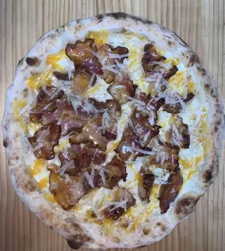 Pizza Carbonara 30 Cm.