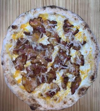 Pizza Carbonara 30 Cm.