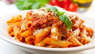 Pasta mixta a la boloñesa