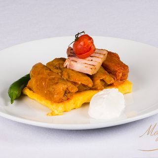 Sarmale cu mămăliguță și smântână