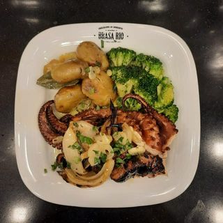 Polvo à Lagareiro com Brócolos Ao Vapor