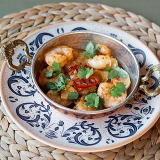 ვეფხისებრი კრევეტები ნივრიანი კარაქით