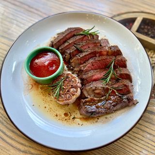 Стейк Ribeye вологої витримки на скибці картопляного хліба (300г/100г)