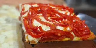 Pizza De Pimientos Y Cebolla (Porción)