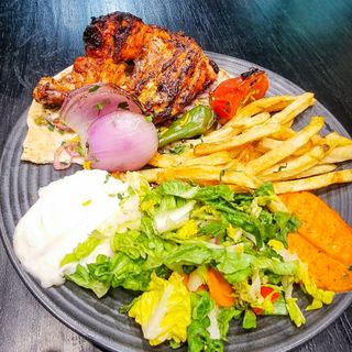 Plat 1/4 Poulet Machwiya + Frites + Salade
