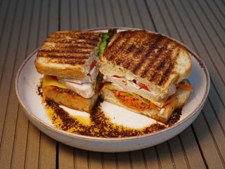 Сендвіч на бріоші з курчам (280g)