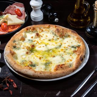 Pizza Quattro Formaggi Ø30cm