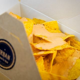 Nachos con salsas