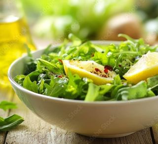 Salată verde cu lămâie