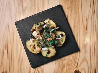 Картопля печена з салом та бринзою (200/50/50/50g)