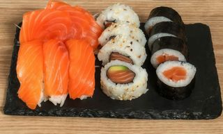 Combo de Salmon 14 piezas+ 1 botellin de Cerveza